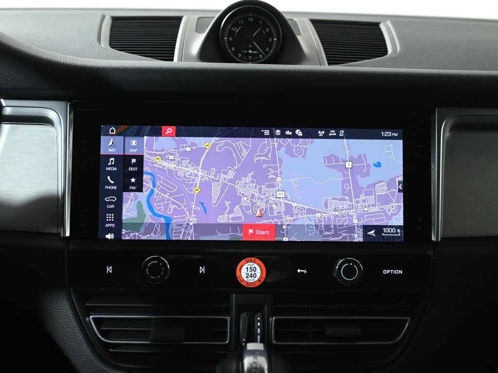 Thumbnail: 2025 Porsche Macan - 23