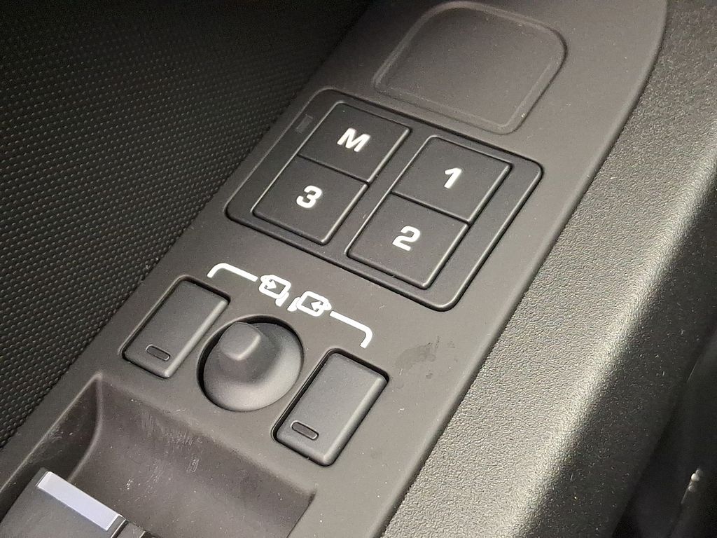 Thumbnail: 2026 Land Rover Defender - 20