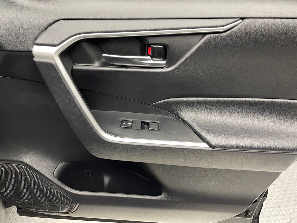 Thumbnail: 2021 Toyota RAV4 - 15