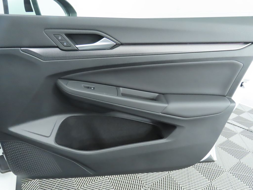 Thumbnail: 2025 Volkswagen Golf - 26