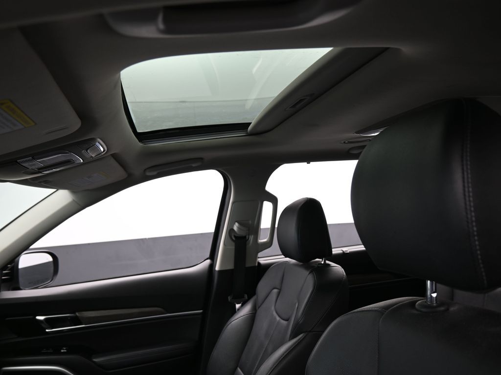 Used 2021 Ebony Black Kia EX image 11