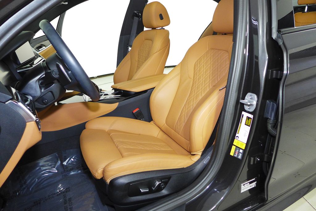 Thumbnail: 2023 BMW 5 Series - 21