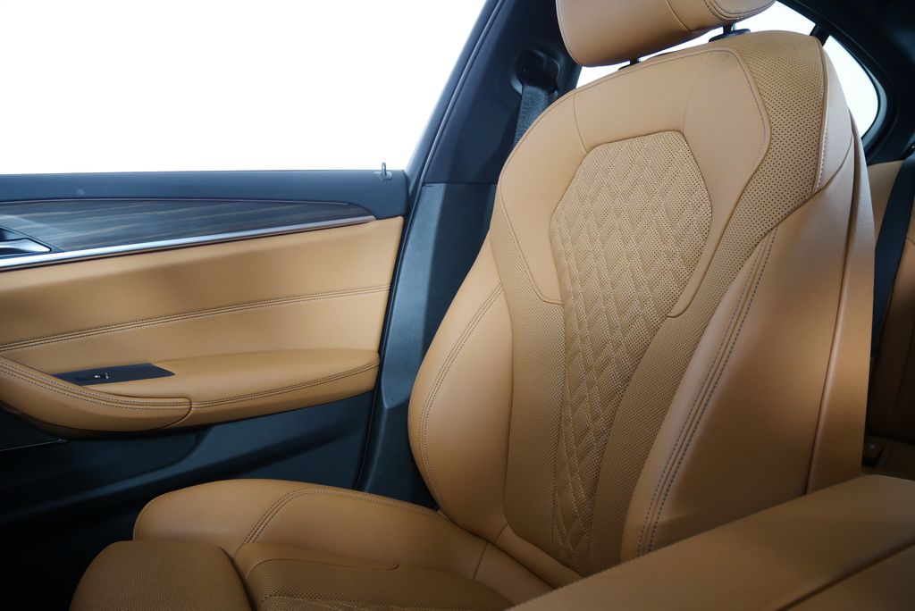 Thumbnail: 2022 BMW 5 Series - 30
