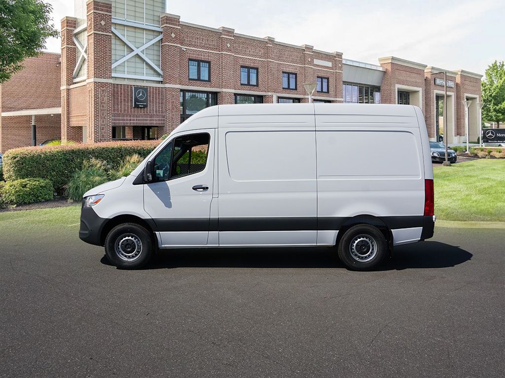 Thumbnail: 2025 Mercedes-Benz Sprinter - 4