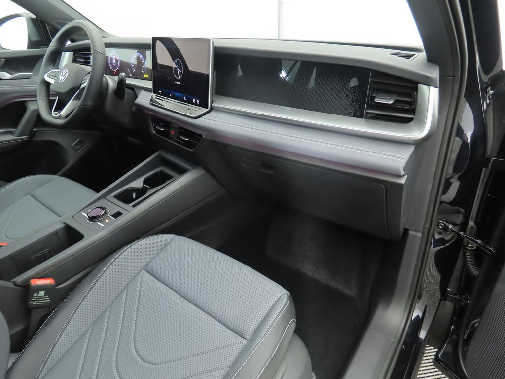 2025 Volkswagen Tiguan SE R-Line Black 18