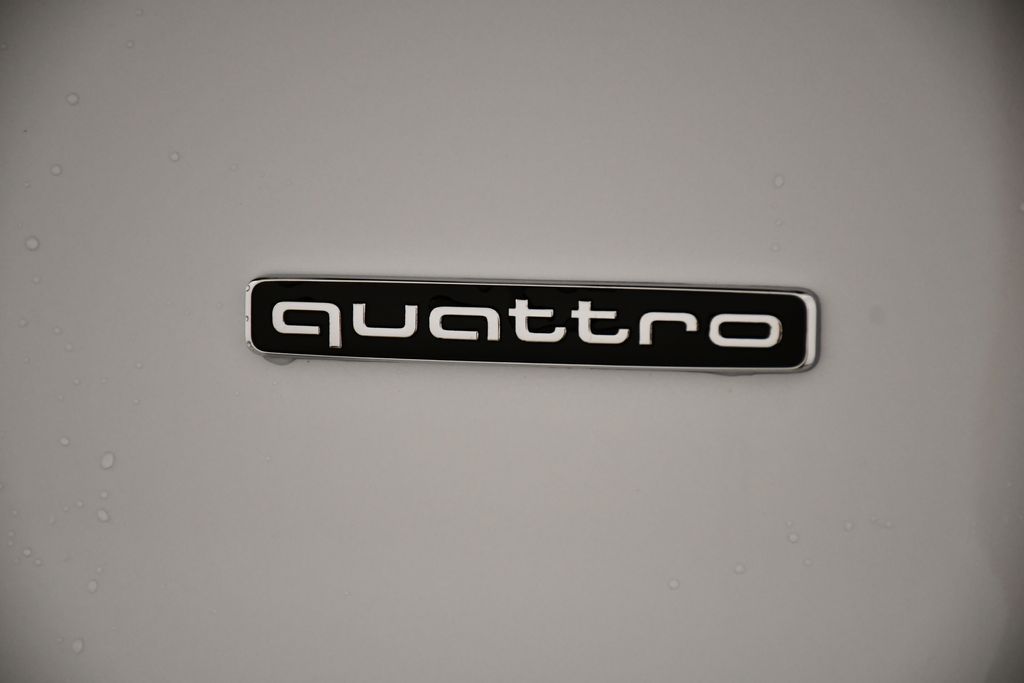 Thumbnail: 2026 Audi Q7 - 10