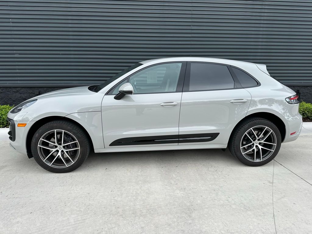Thumbnail: 2025 Porsche Macan - 2
