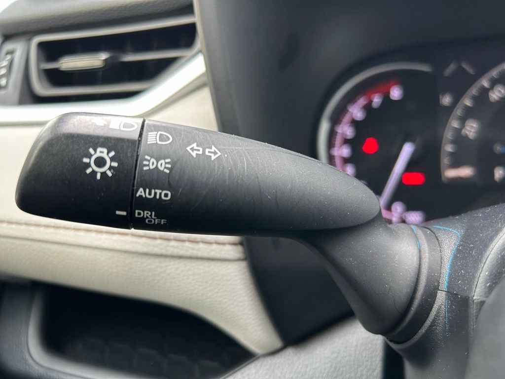 Thumbnail: 2023 Toyota RAV4 - 20