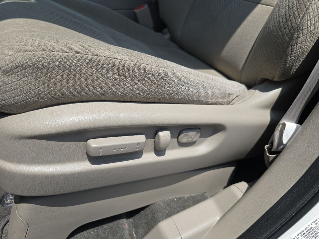 Used 2016  Honda SE image 22
