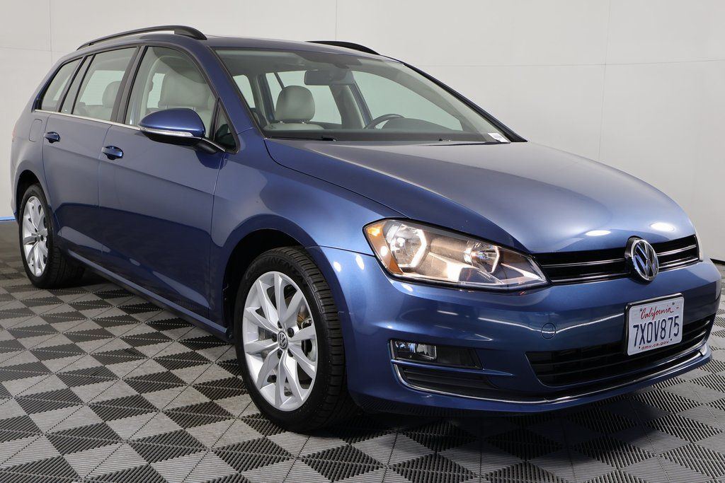 Thumbnail: 2017 Volkswagen e-Golf - 3