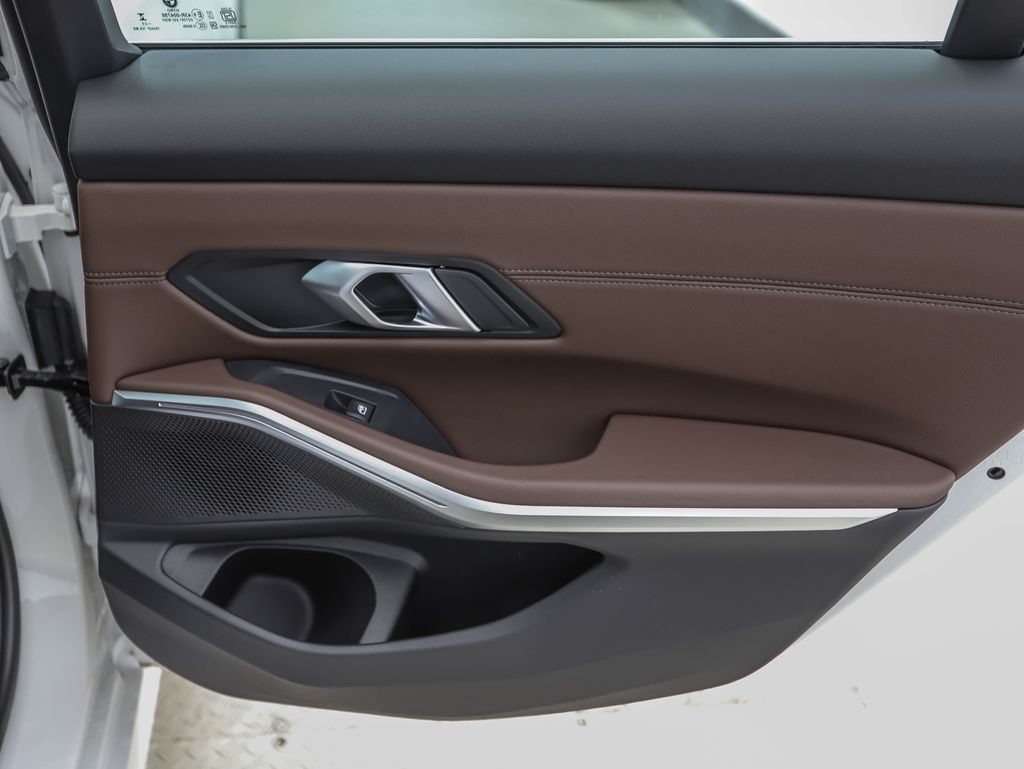 Thumbnail: 2025 BMW 3 Series - 26