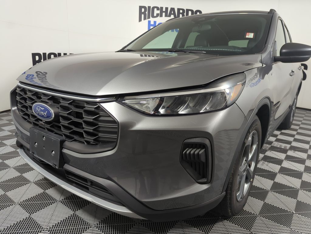 Carbonized Gray Metallic 2025 Ford Escape SUV / Crossover Front-Wheel Drive 8-Speed Automatic