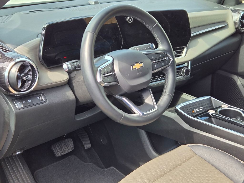 Used 2025 Chevrolet Equinox SUV