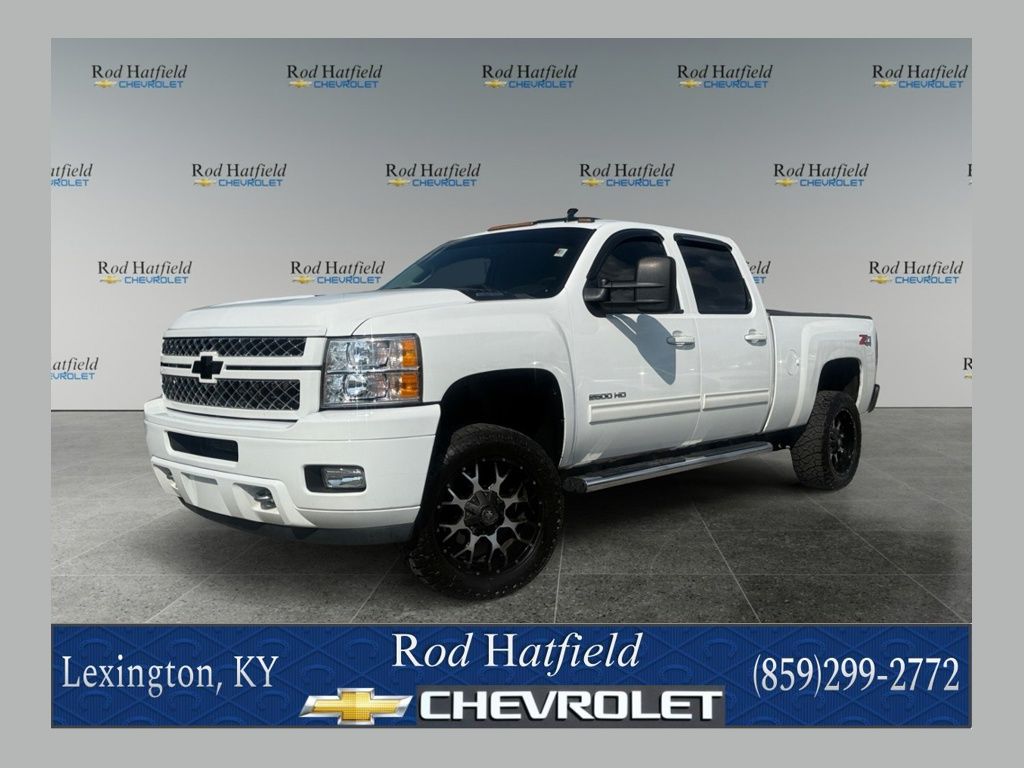 Summit White 2014 Chevrolet Silverado 2500HD Pickup Truck Four-Wheel Drive 6-Speed Automatic Overdrive