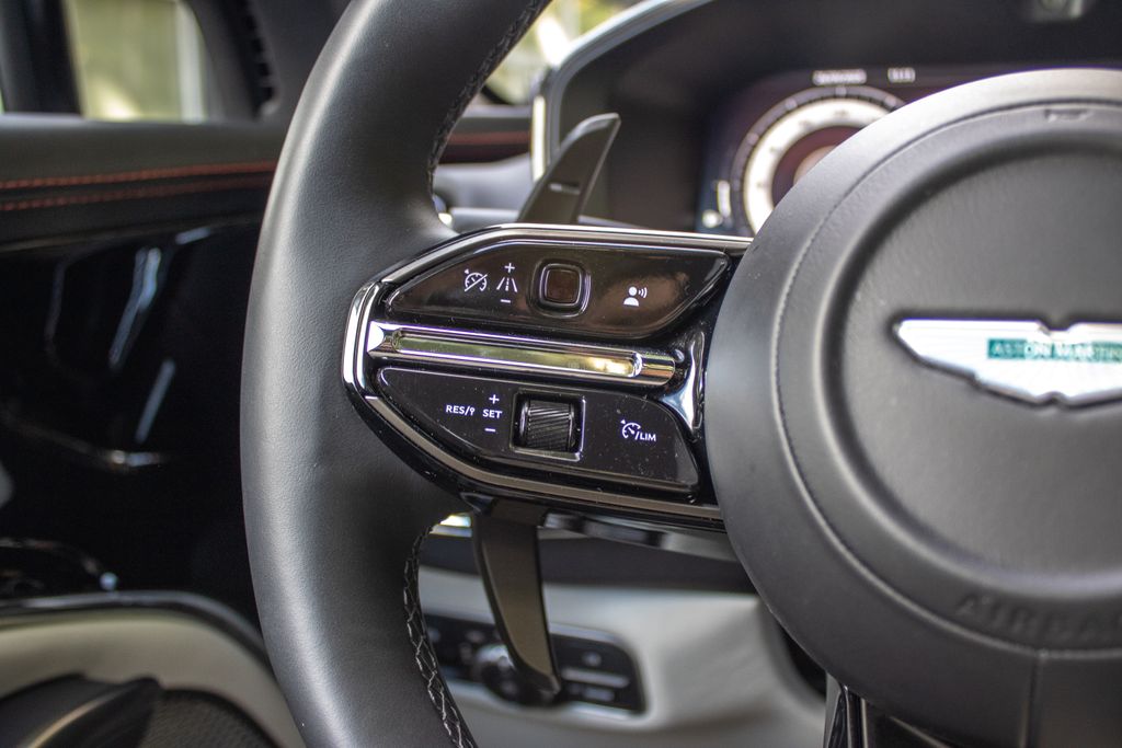 2025 Aston Martin DBX 707 - Photo 13