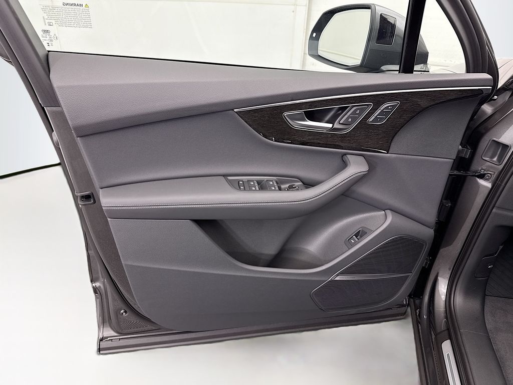 Thumbnail: 2026 Audi Q7 - 25