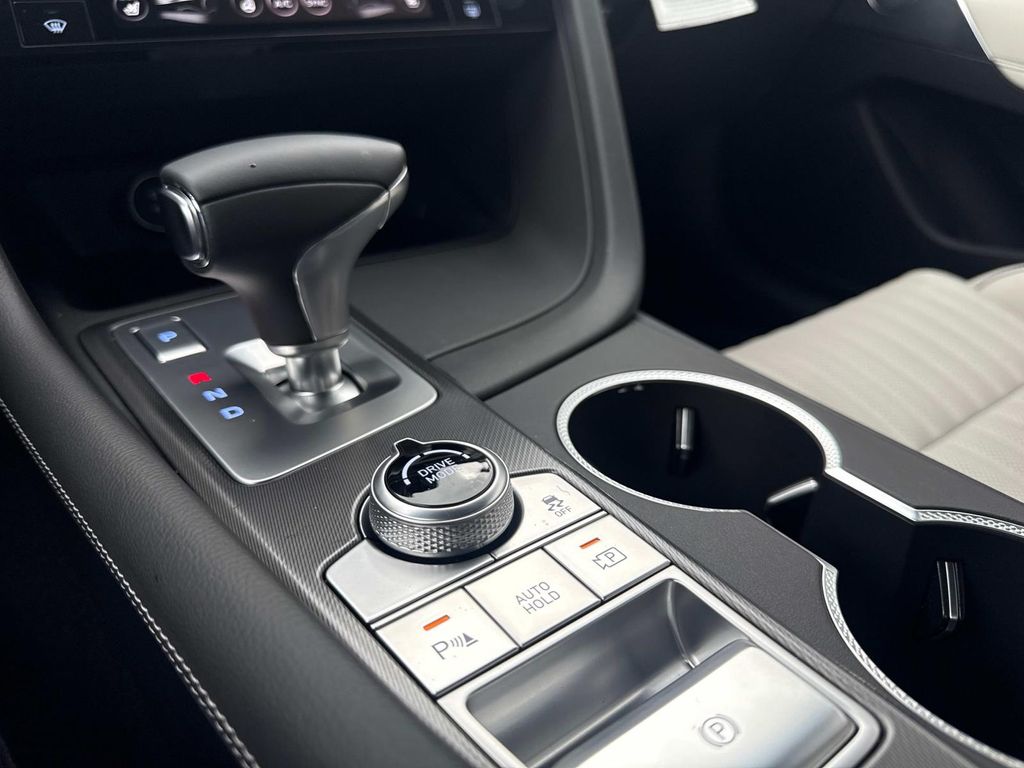 New 2026 White Genesis 3.3T Sport Prestige image 27
