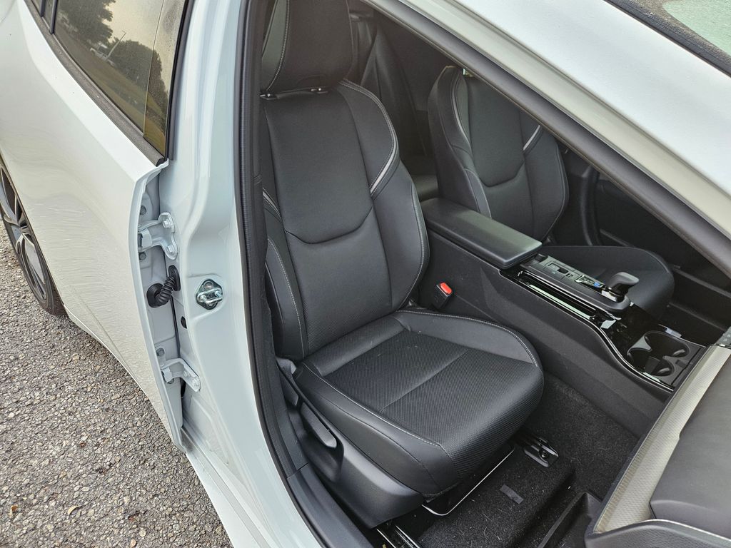 2025 Toyota Prius Limited 13