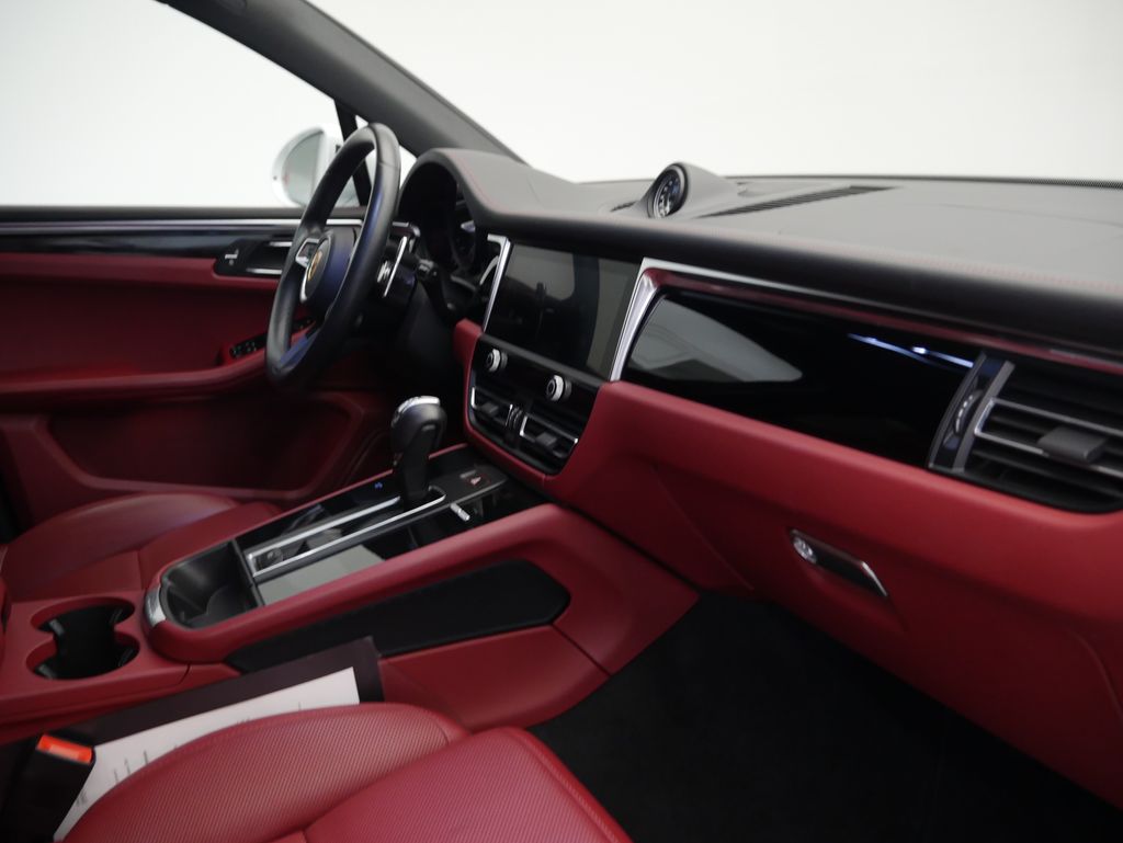 Thumbnail: 2023 Porsche Macan - 28