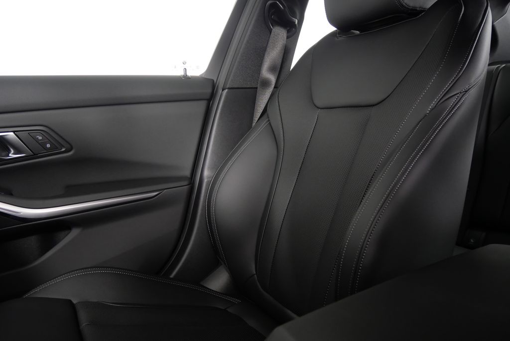 2025 BMW 3 Series 330i xDrive 22