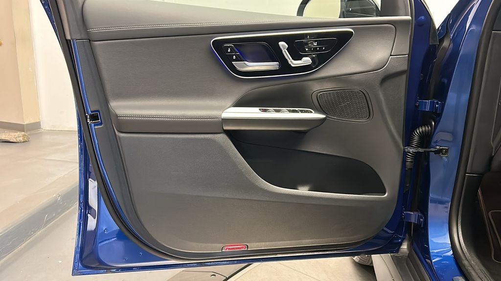 2025 Mercedes-Benz GLC 300 11