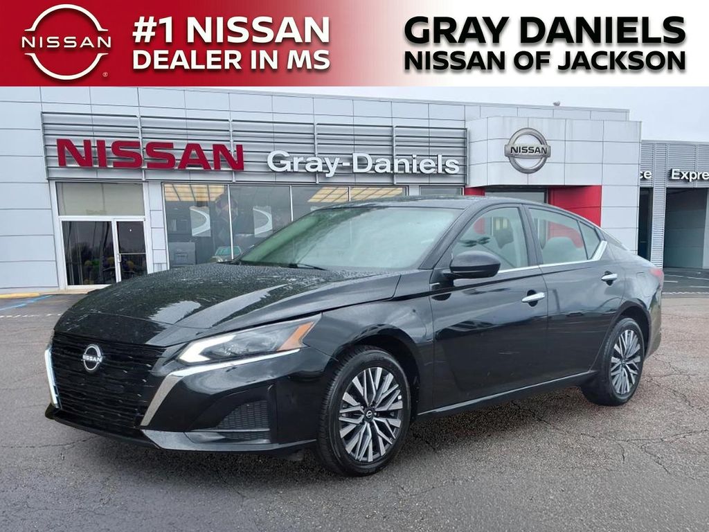 Used 2025 Nissan Altima Sedan