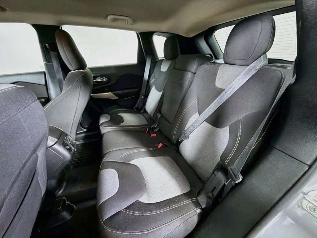 Used 2018 Jeep Cherokee SUV
