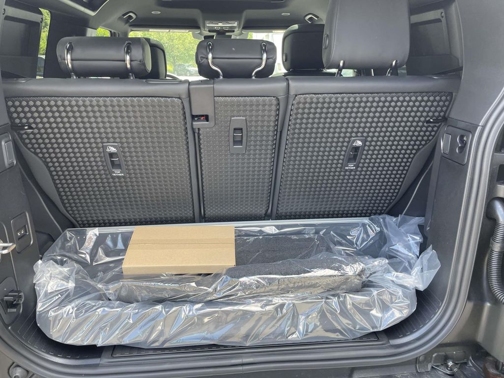 New 2026 Red Land Rover X-Dynamic SE image 18