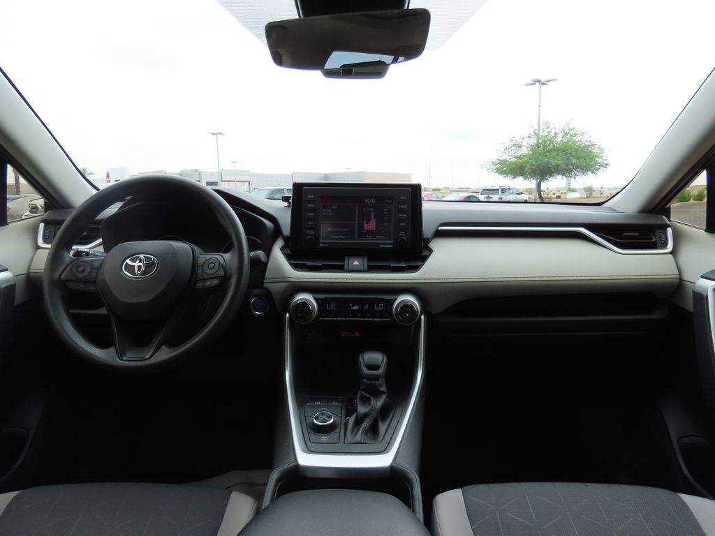 2022 Toyota RAV4 XLE 13