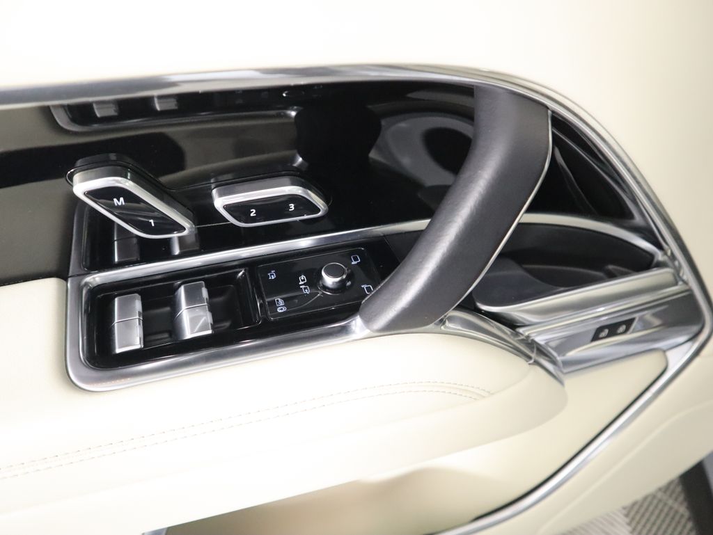 Thumbnail: 2023 Land Rover Range Rover - 24