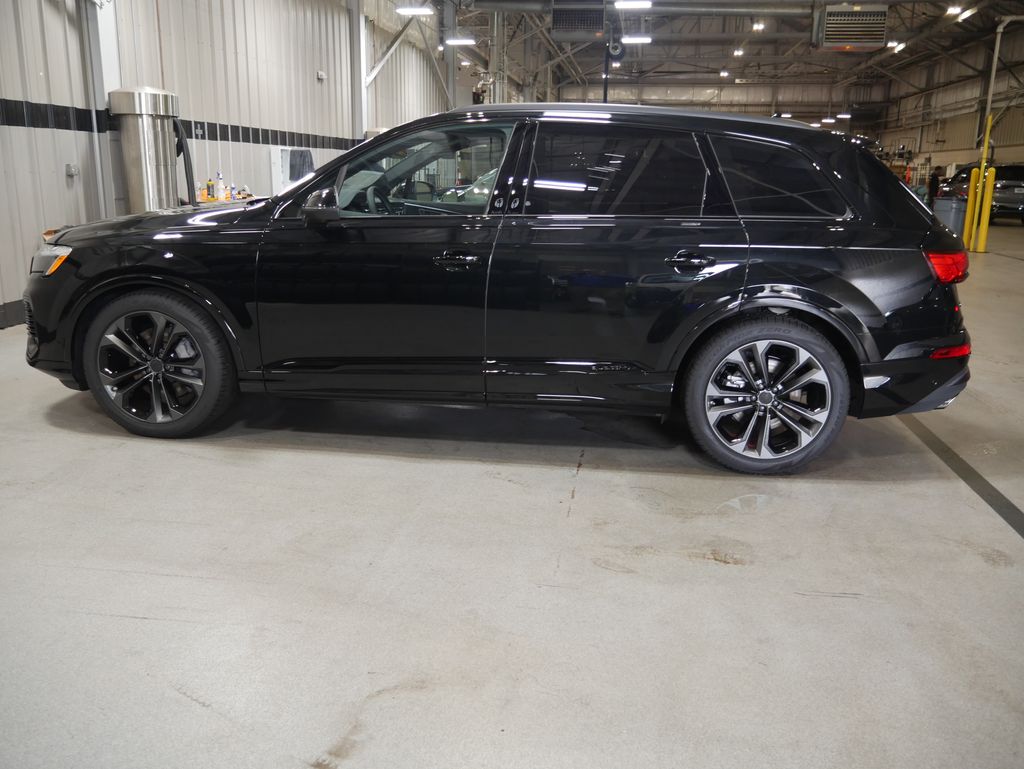 Thumbnail: 2026 Audi Q7 - 2