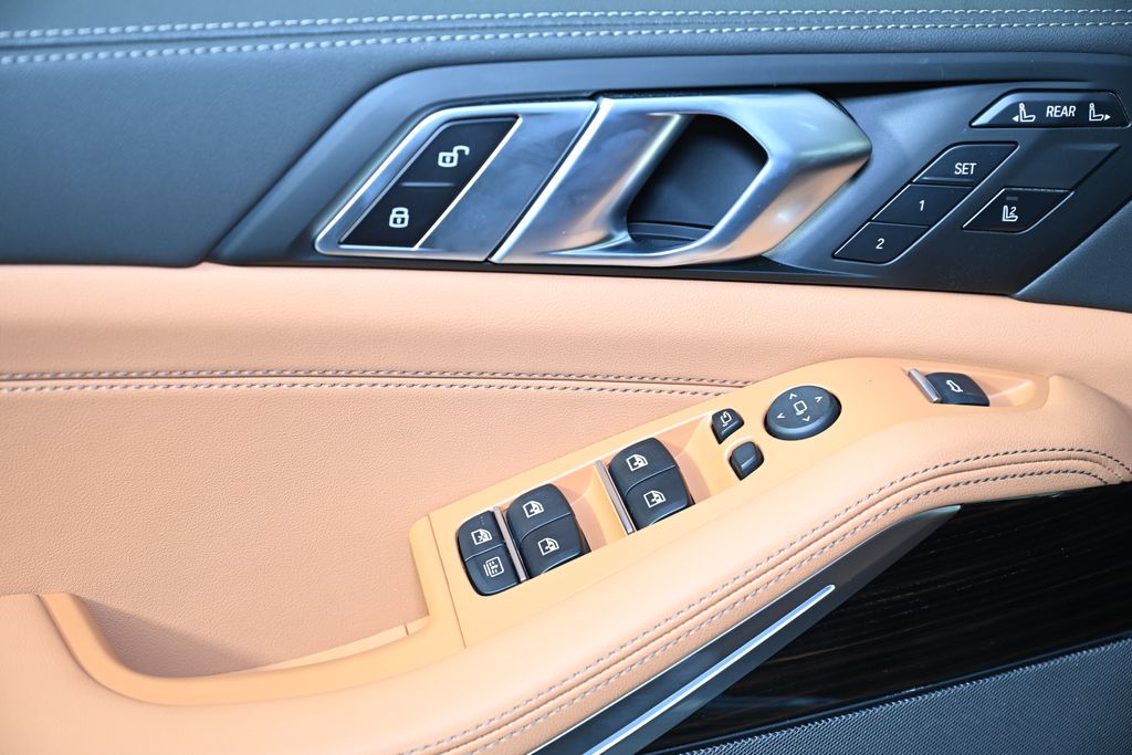 Thumbnail: 2026 BMW X7 - 22