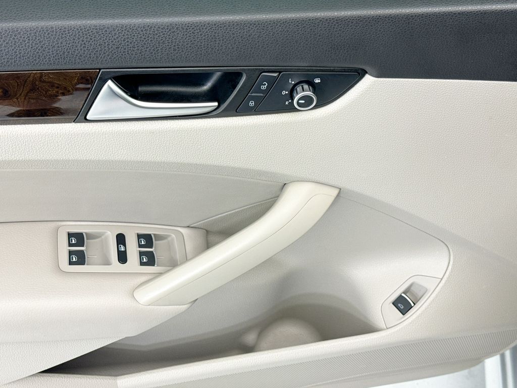 Thumbnail: 2015 Volkswagen Passat - 22