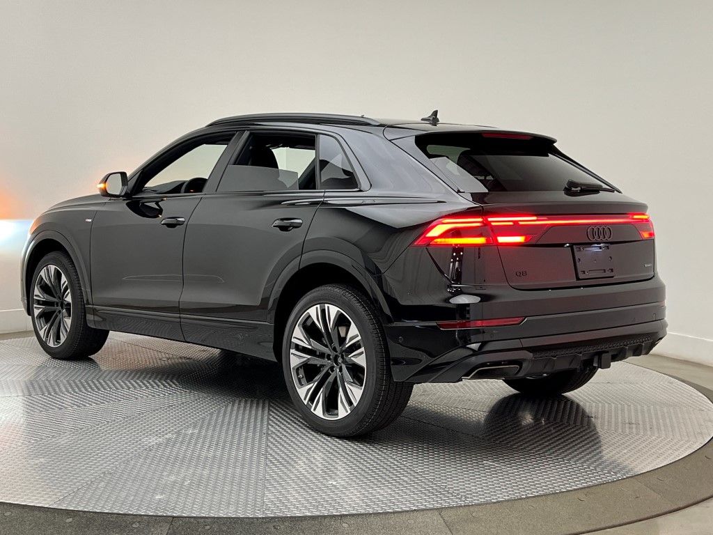 Thumbnail: 2026 Audi Q8 - 4