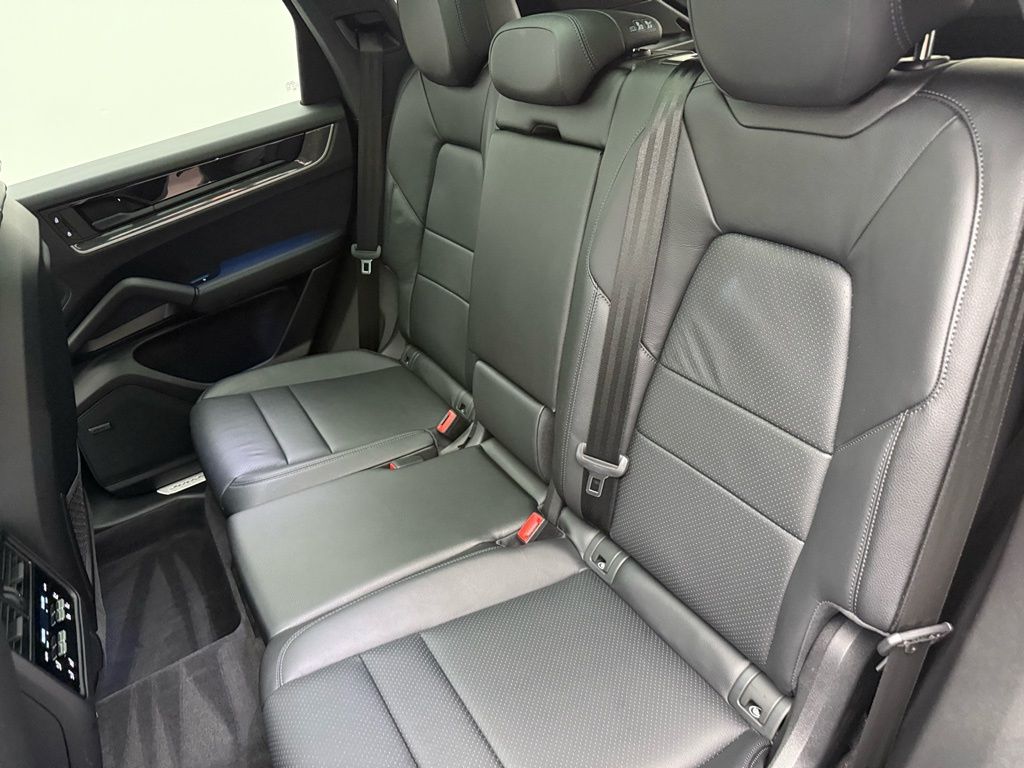 Thumbnail: 2024 Porsche Cayenne - 25