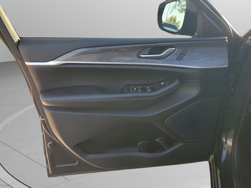 Used Car 2023 Jeep Grand Cherokee  Limited For Sale Under $30,000 In Austin, Texas