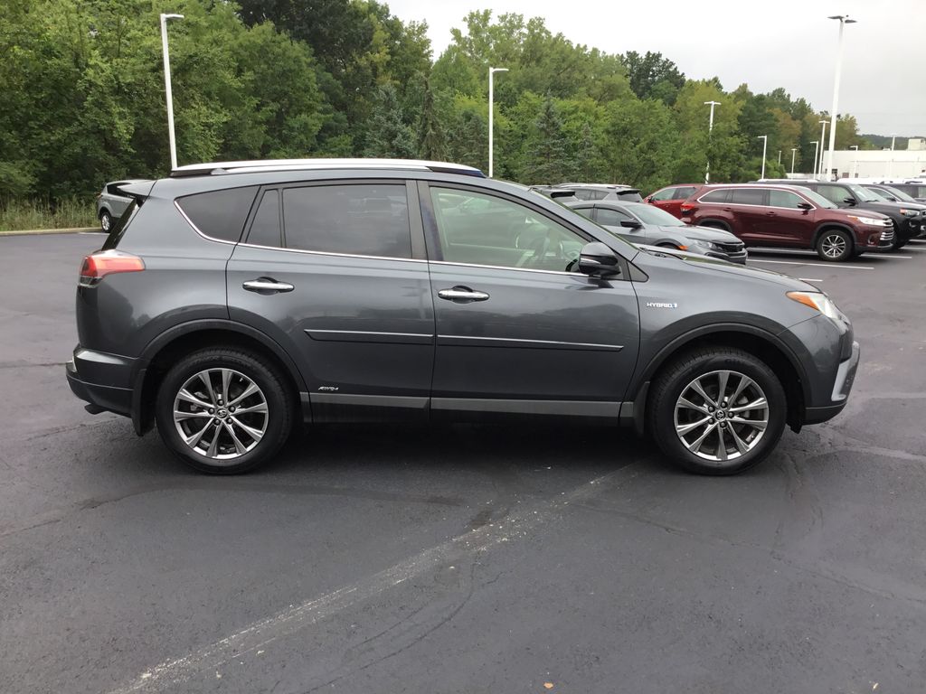 Thumbnail: 2017 Toyota RAV4 - 6
