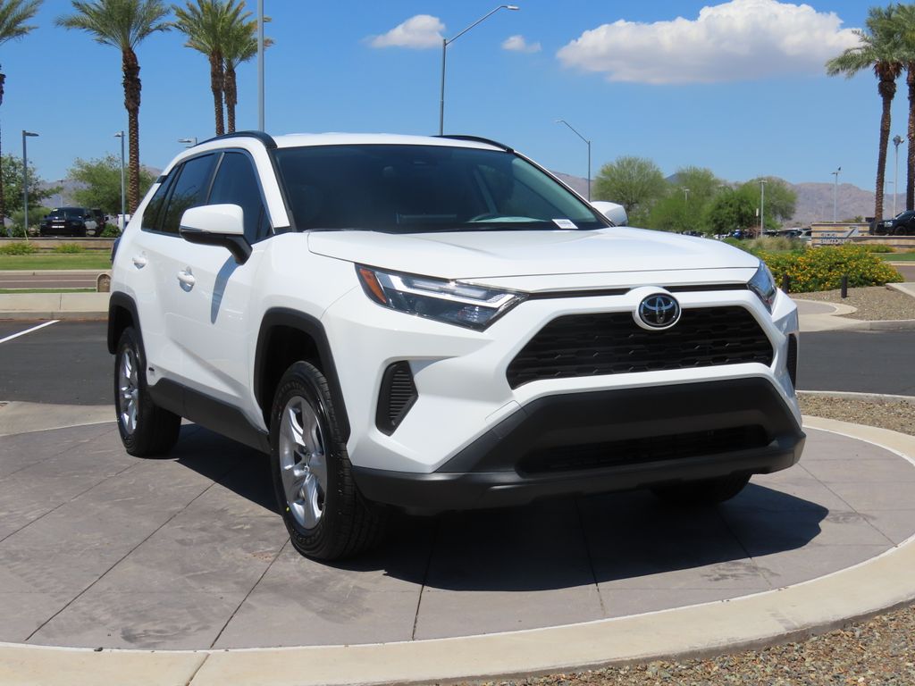 2025 Toyota RAV4 LE 3