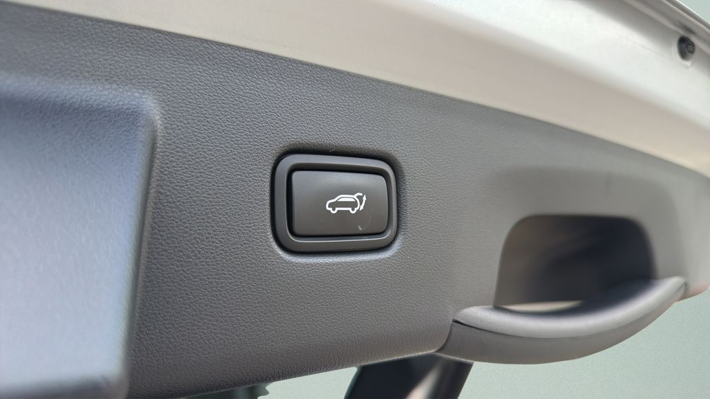 Used 2022 Silver Hyundai Limited image 28