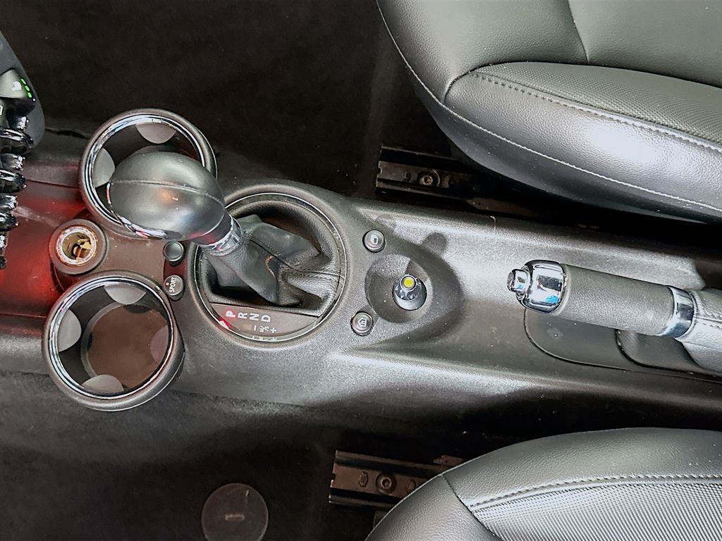 Thumbnail: 2015 MINI Cooper - 16