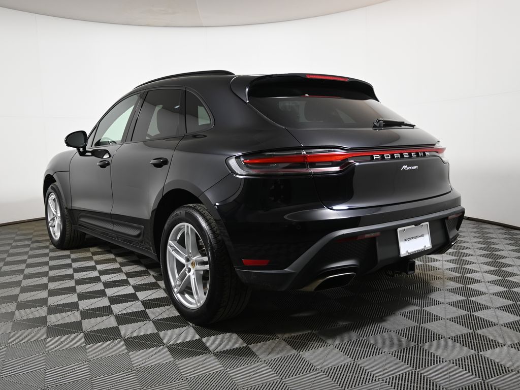 Thumbnail: 2025 Porsche Macan - 3