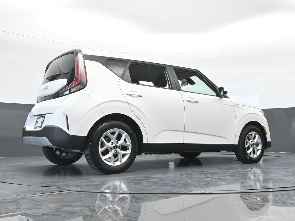 Used 2024 Snow White Pearl Kia LX image 56