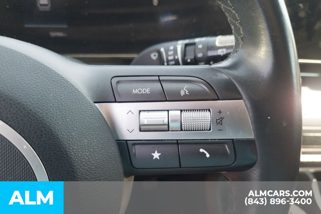 Used 2025 White Hyundai SEL image 11