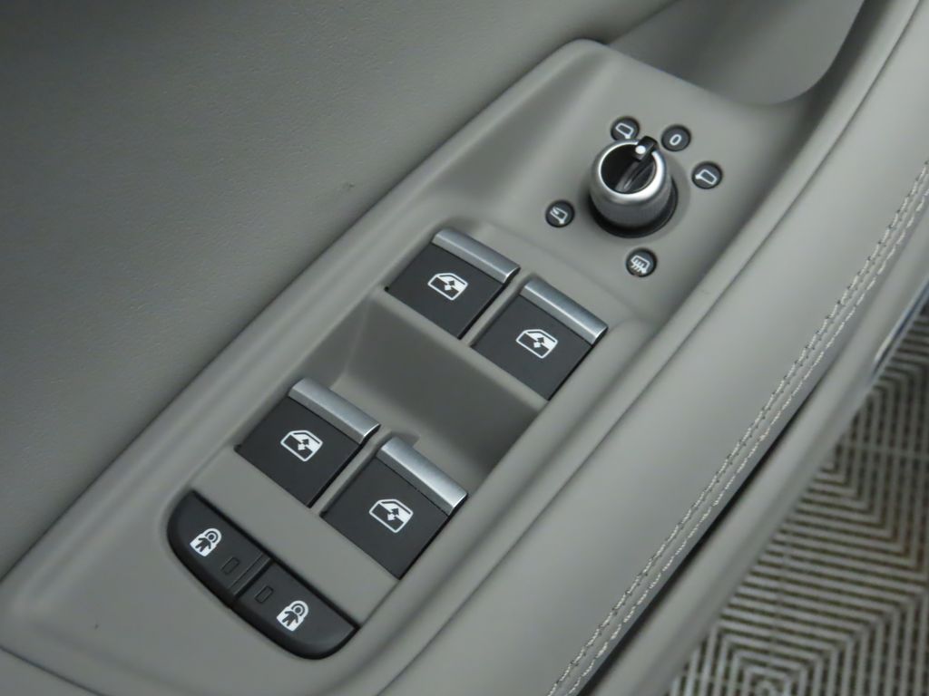 Thumbnail: 2022 Audi Q7 - 25