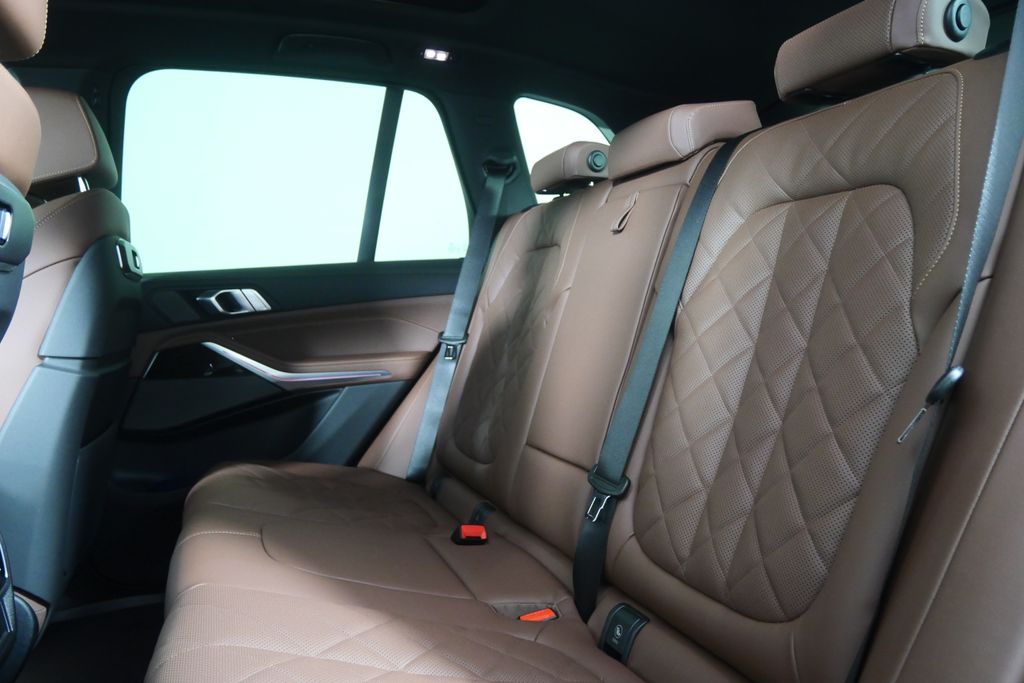 Thumbnail: 2026 BMW X5 - 16