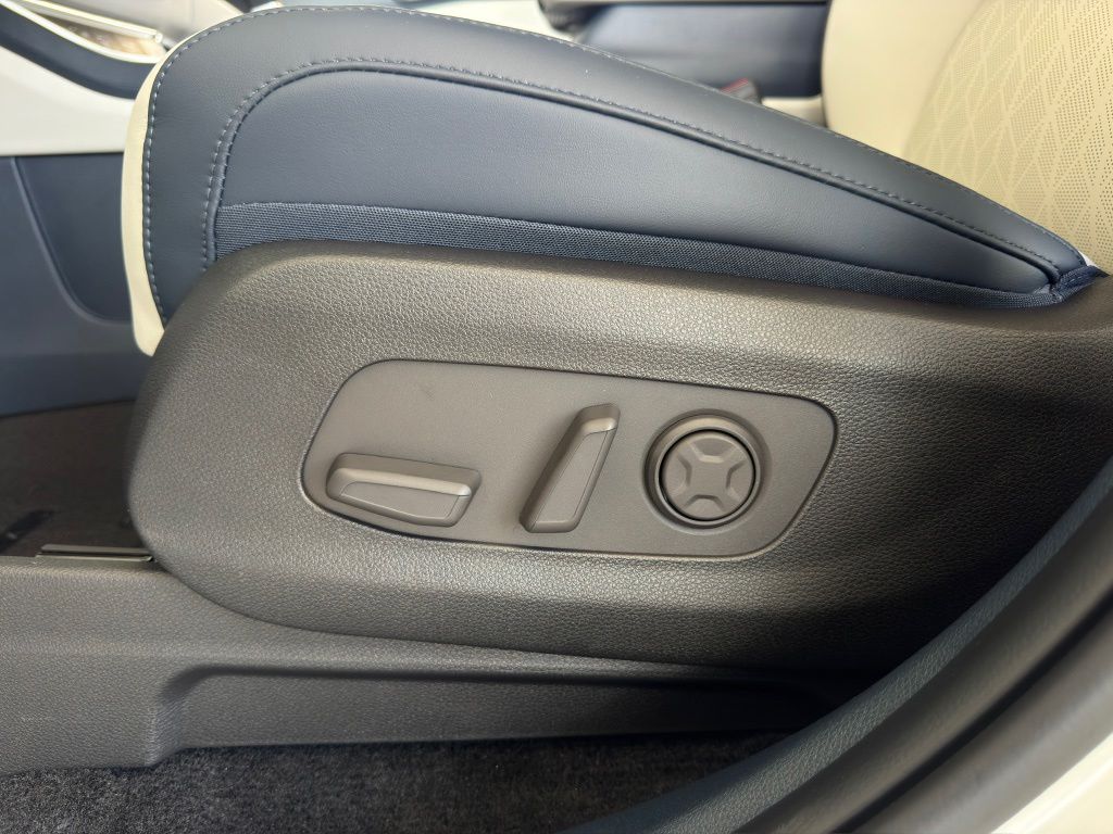 2026 Kia Carnival EX White at Community Kia