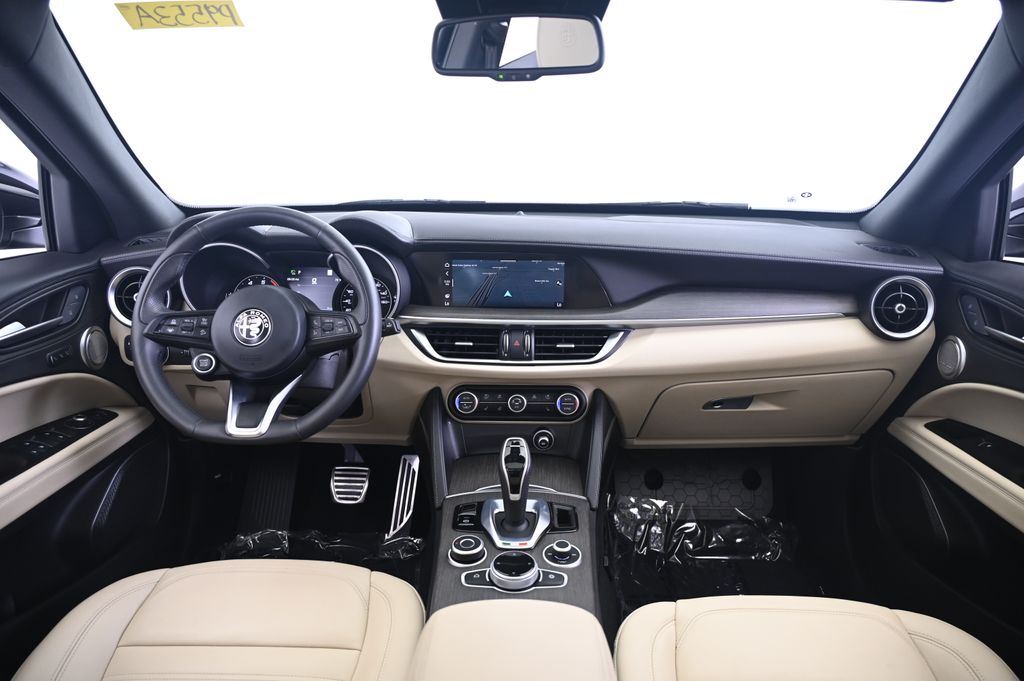 Thumbnail: 2023 Alfa Romeo Stelvio - 31