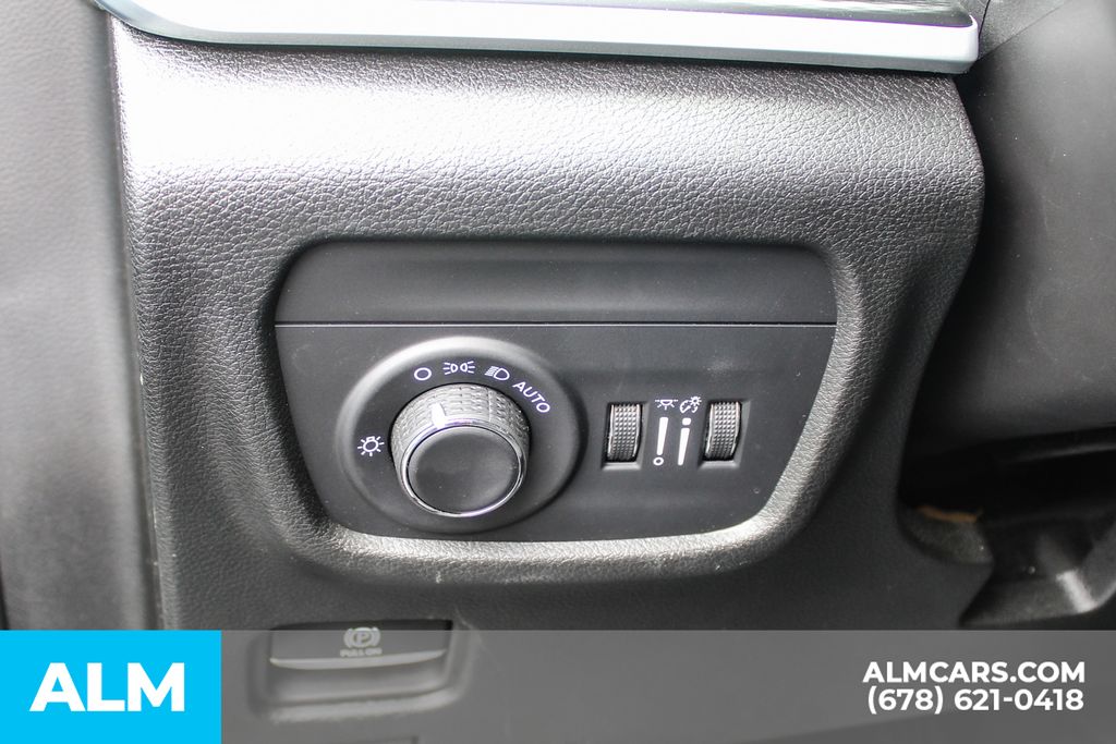 Used 2025 Black Jeep Altitude image 29