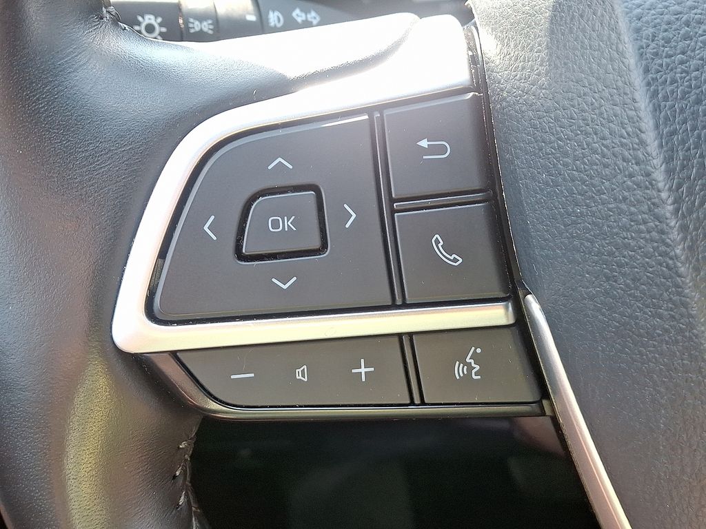 Thumbnail: 2023 Toyota Highlander - 23