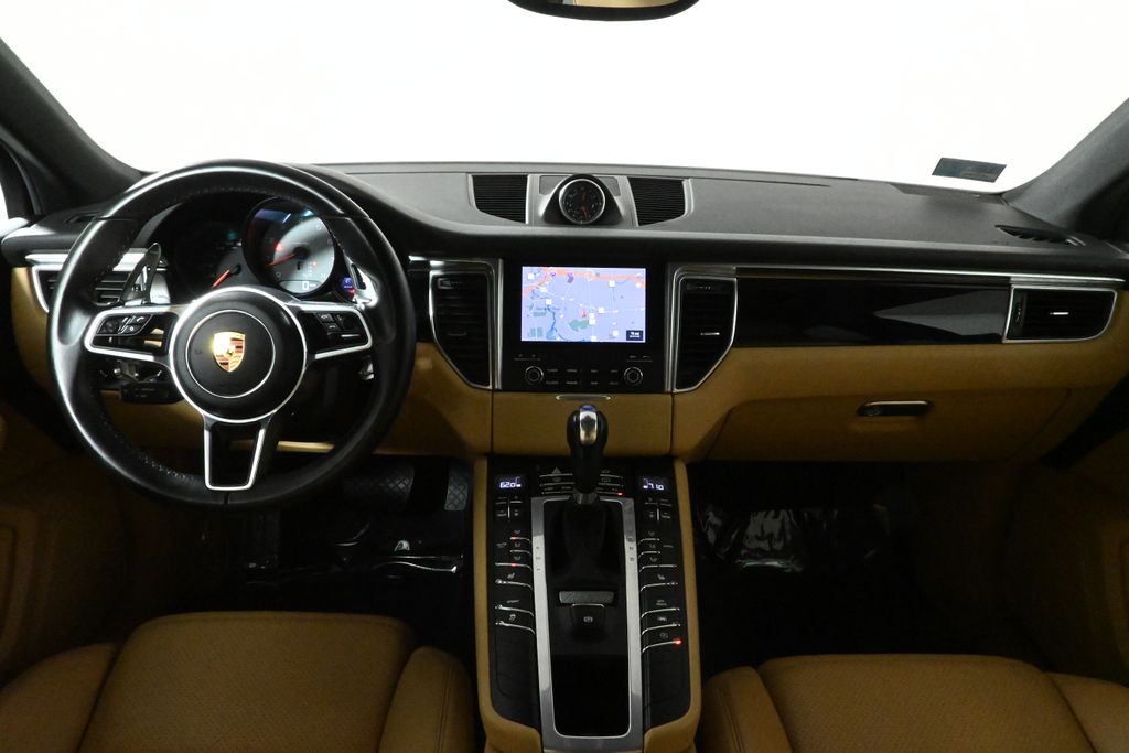 Thumbnail: 2018 Porsche Macan - 16